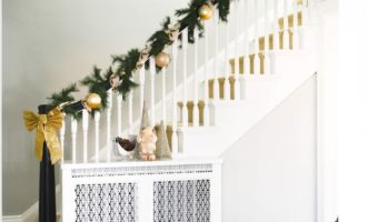 holiday decor and styling ideas in gold and pop of green www.homewithkeki.com